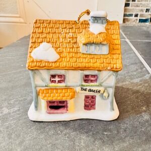 ** Reader's Digest 1991 The Baker Christmas Ornament‎ Village House Ceramic
